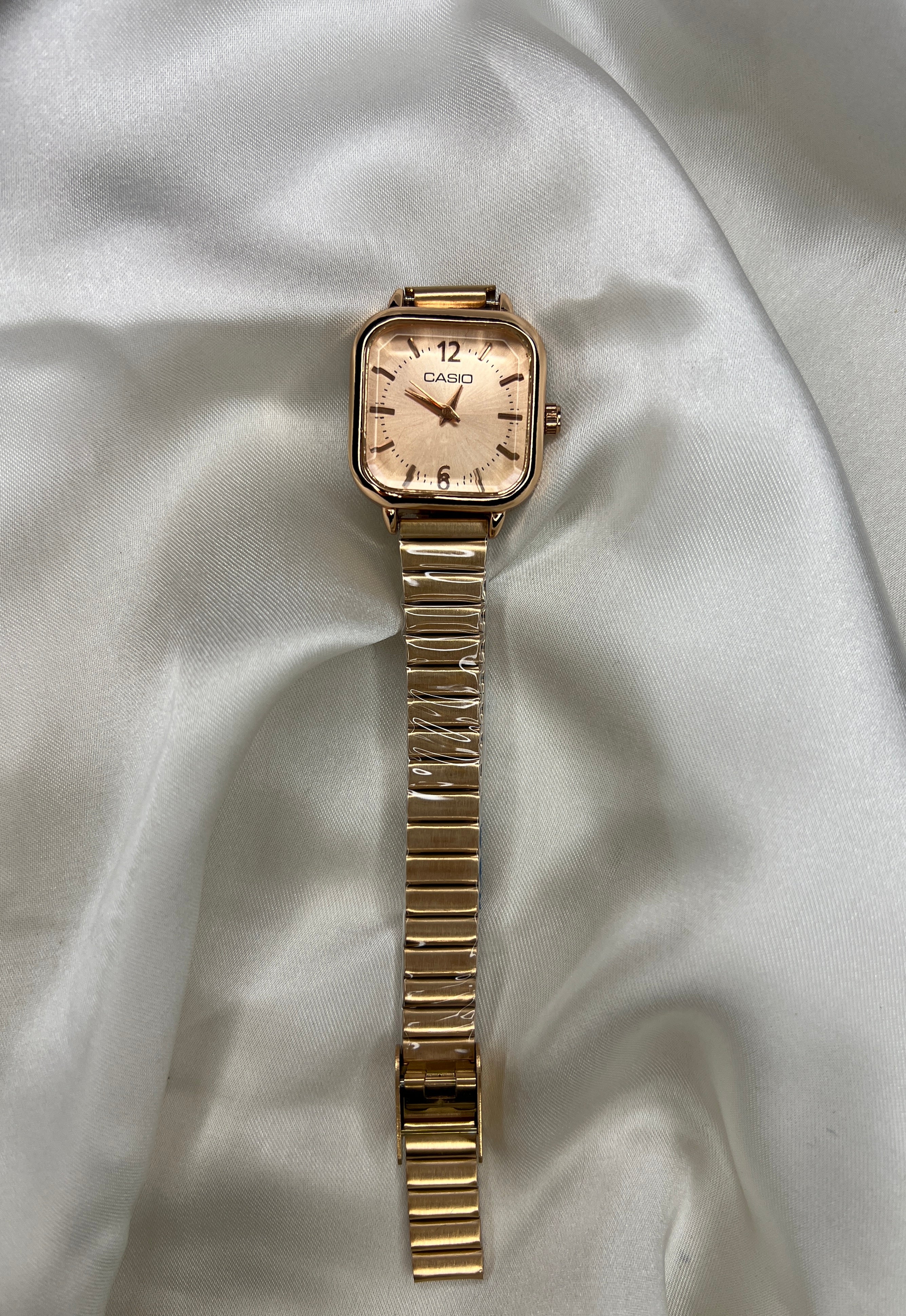 CLASSIC SILVER ROSE GOLD DIAL ( CASIO WATCH )