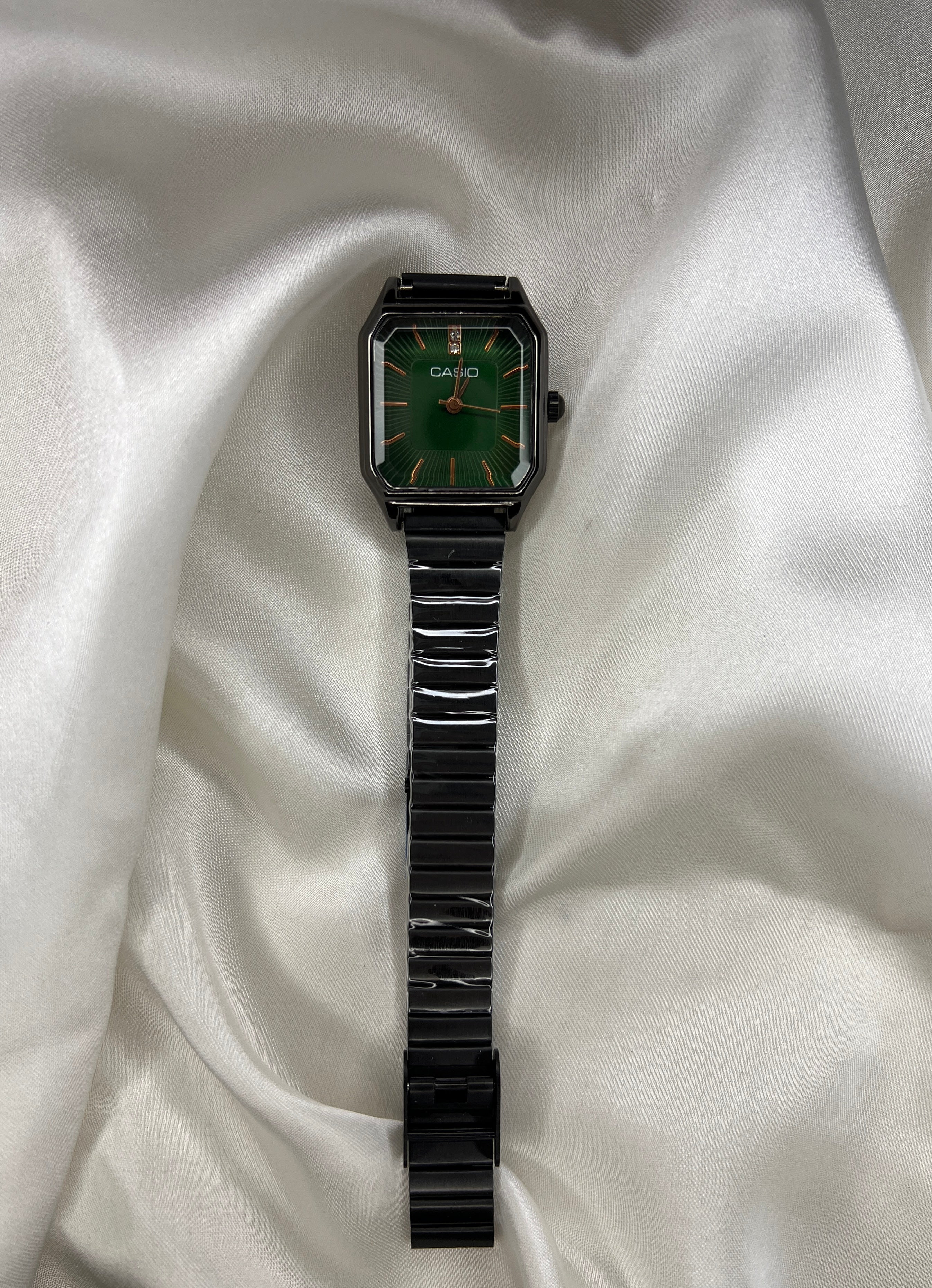 CLASSIC SILVER GREEN DIAL ( CASIO WATCH )