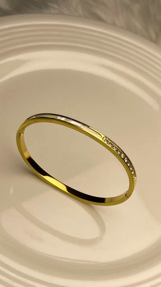 SLEEK STAINLESS BANGLE