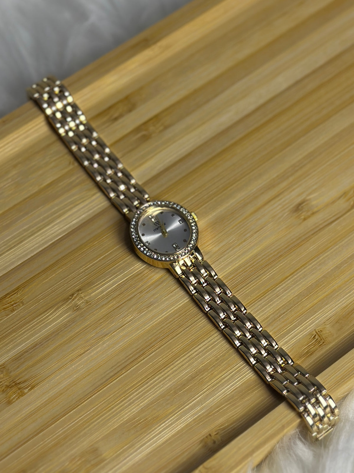 ICY GOLD-WHITE