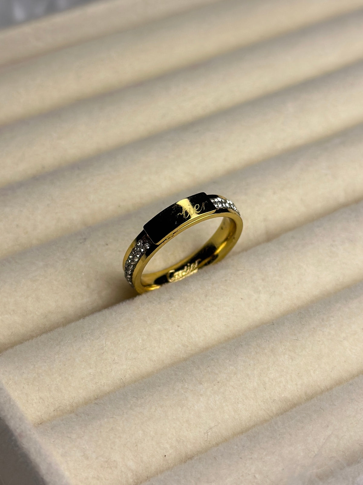 ROUND ESCOTR RING