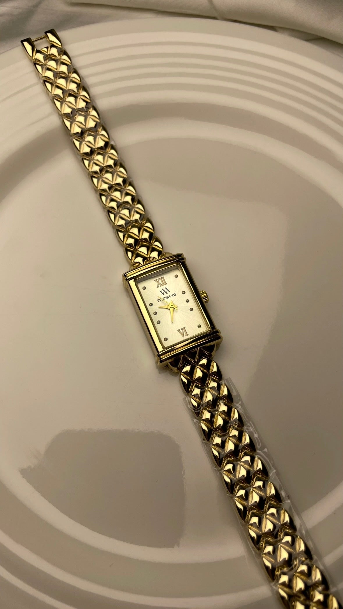 LUNEL GOLD