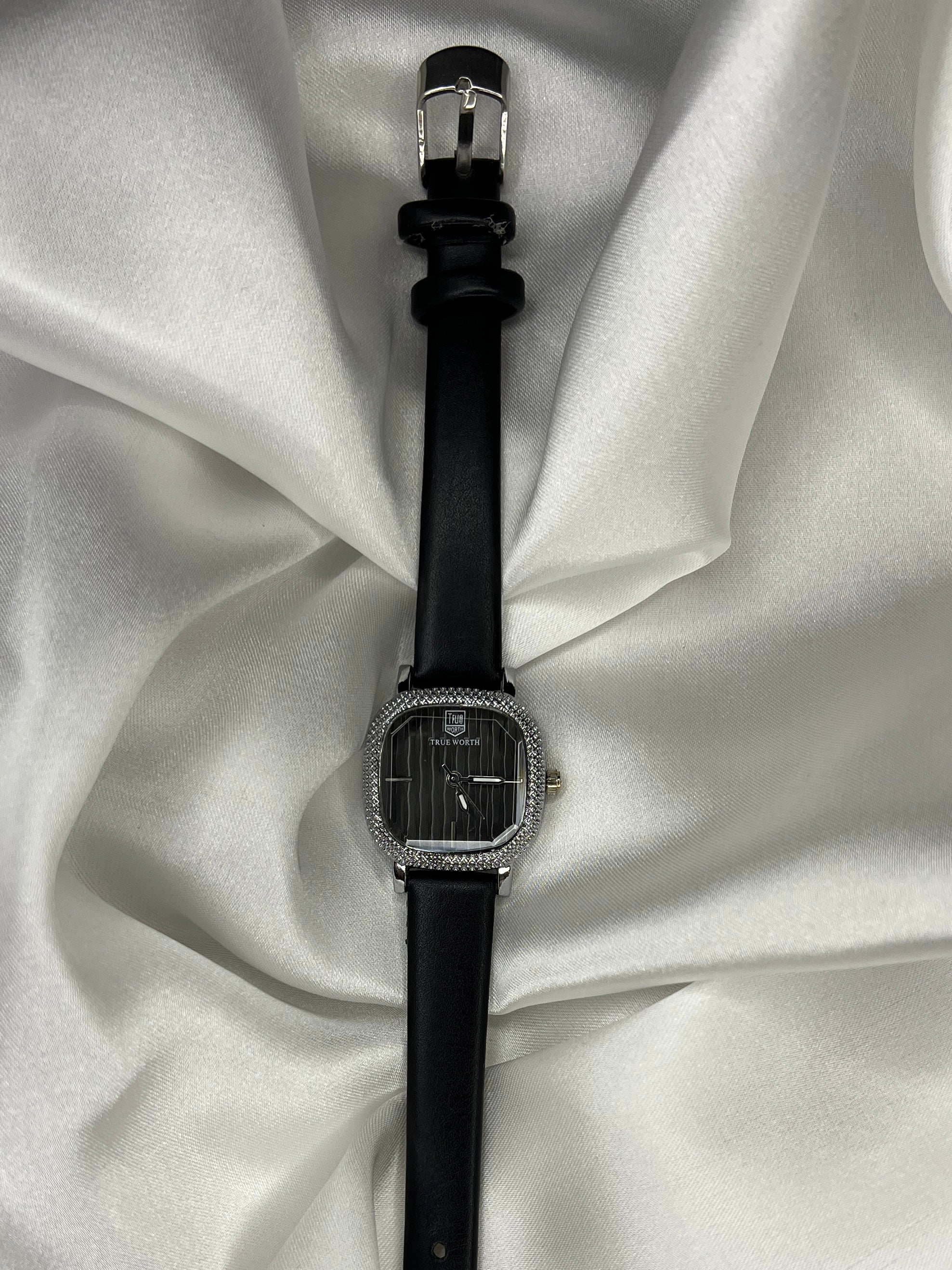 CLASSIC  BLACK  STRAP