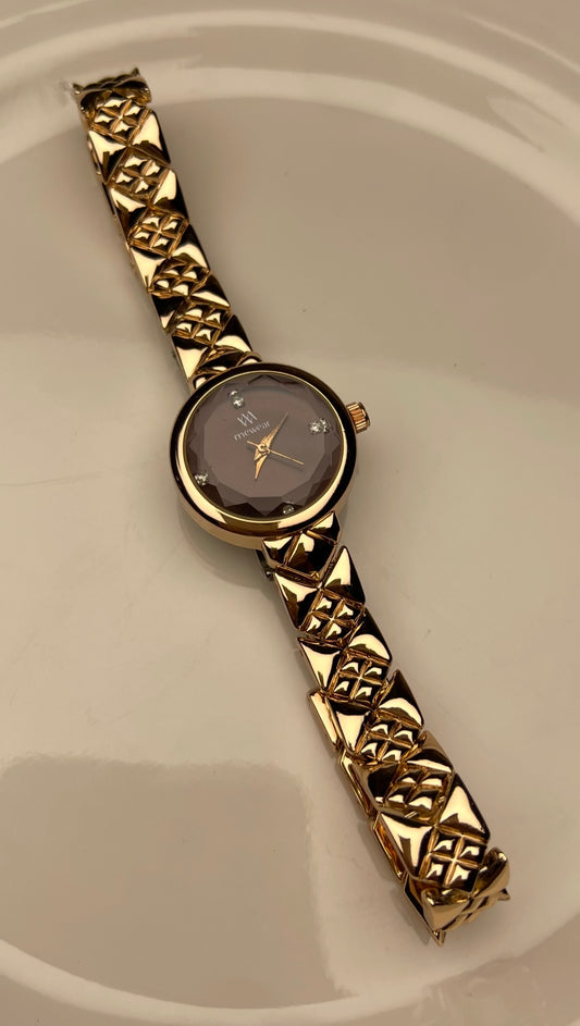 GOLDY BLACK